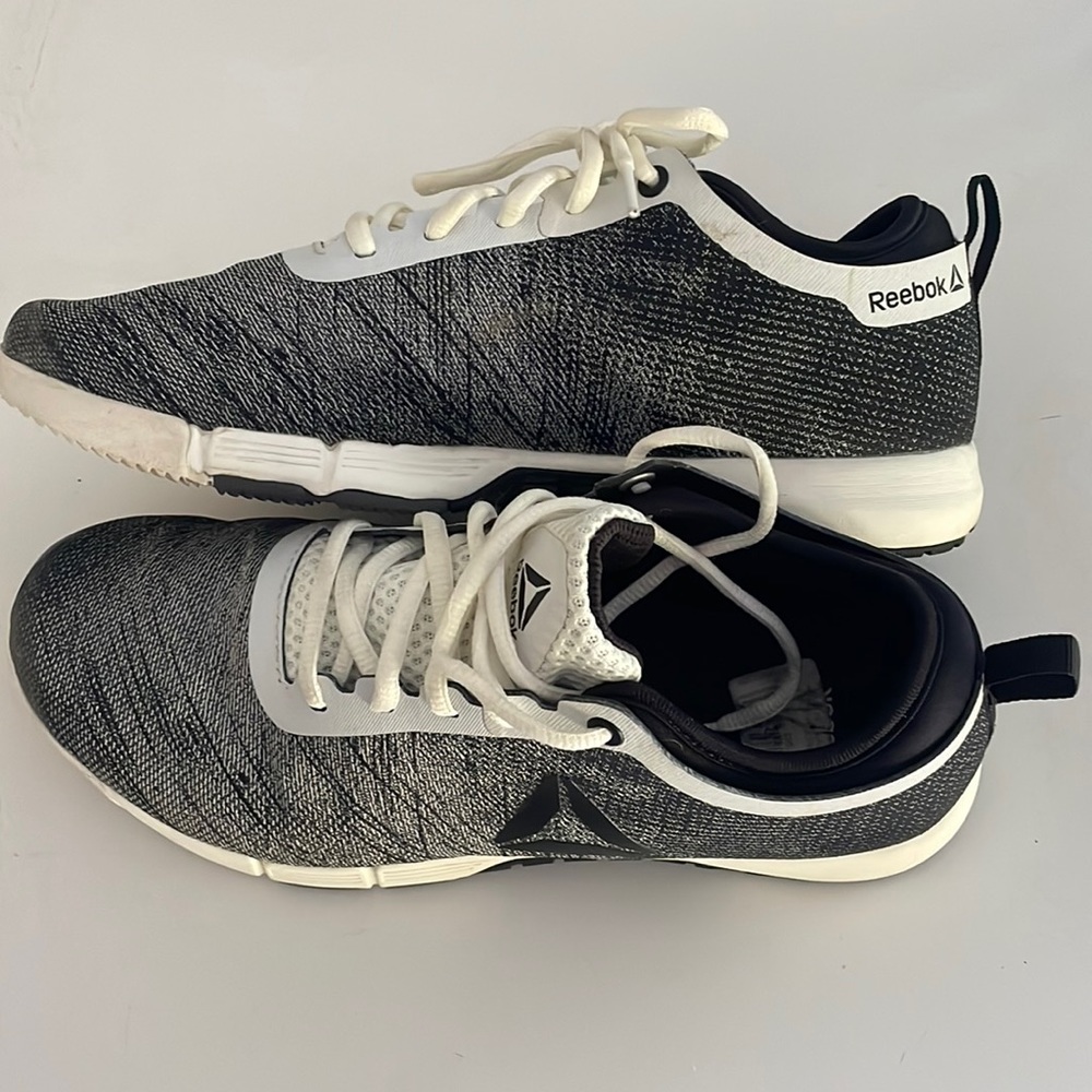 Reebok lightweight comfortable cross trainer, walking shoe